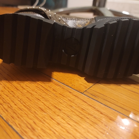 Louis Vuitton boots - Picture 4 of 9